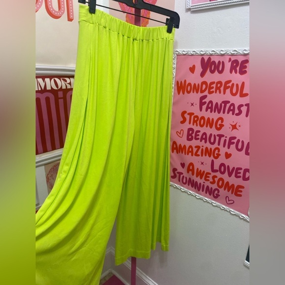 NWT OZAI N KU LOUNGE
PANTS, LIME - Picture 5 of 12